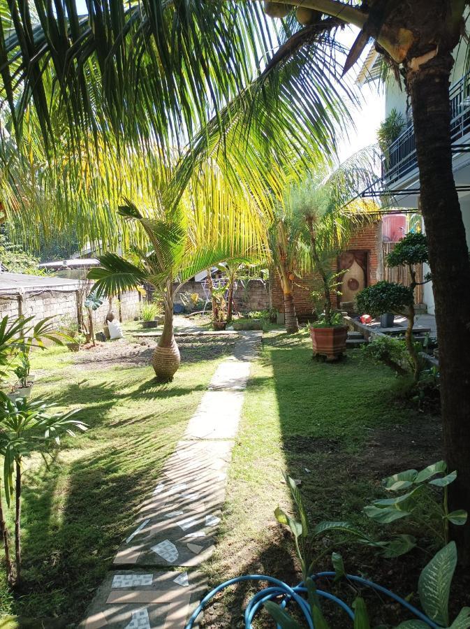 Merendeng Hostel Kuta Kuta  Екстер'єр фото